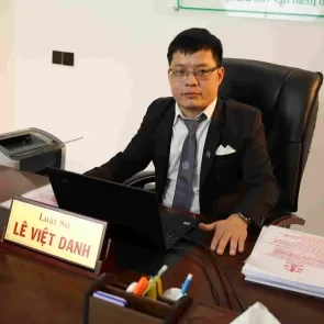 luat-su-le-viet-danh-LNT